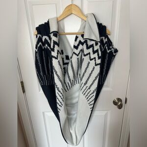 Madison 88 Knit Shawl Wrap‎ Womens One Size Navy and White Poncho Open Cardigan